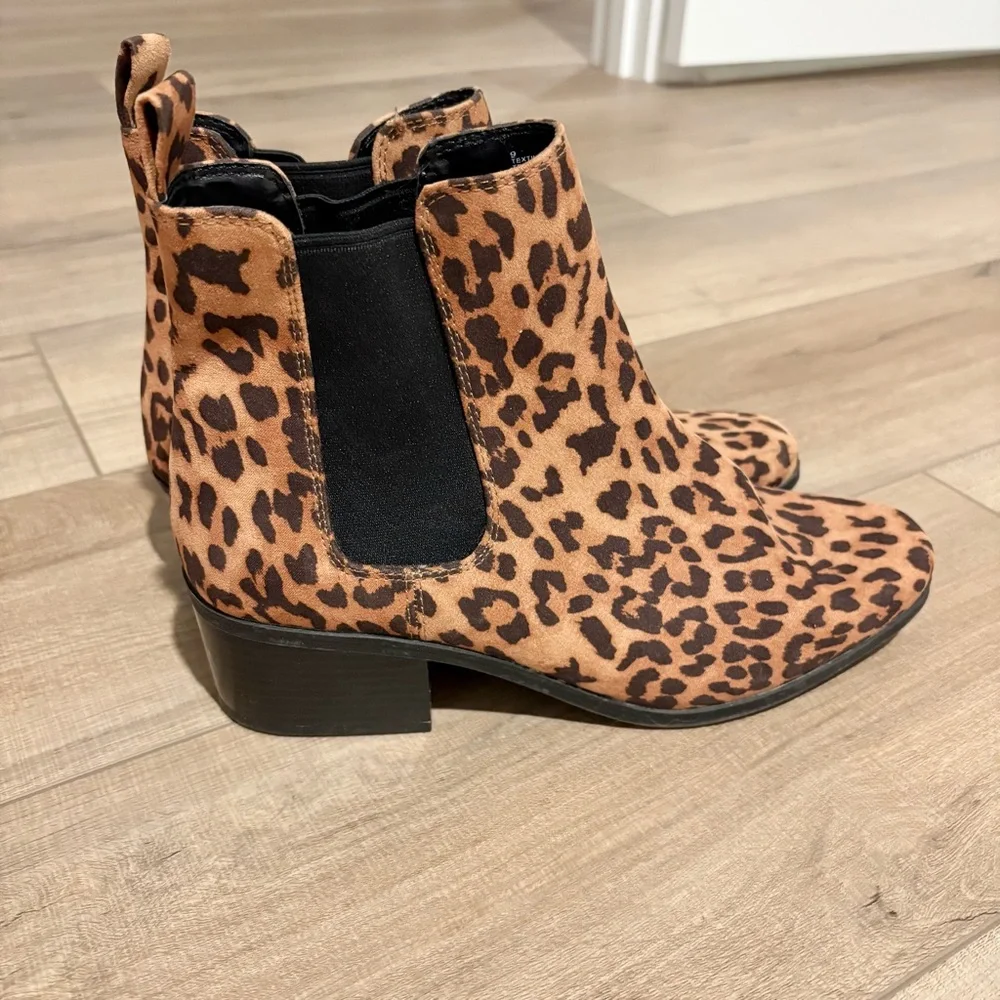A new‎ day Ellie Leopard Print Chelsea Boots black Brown size 9